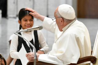 10-“Los niños encuentran el Papa - Aprendamos de los niños y niñas” 