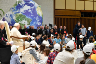 13-“Los niños encuentran el Papa - Aprendamos de los niños y niñas” 