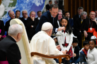 14-“Los niños encuentran el Papa - Aprendamos de los niños y niñas” 