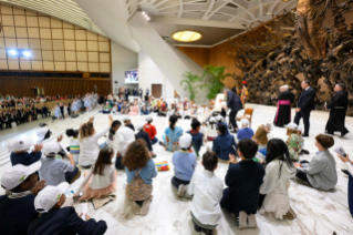 15-“Los niños encuentran el Papa - Aprendamos de los niños y niñas” 
