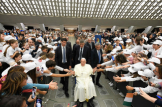 26-“Los niños encuentran el Papa - Aprendamos de los niños y niñas” 