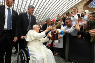 25-“Los niños encuentran el Papa - Aprendamos de los niños y niñas” 