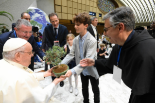 29-“Los niños encuentran el Papa - Aprendamos de los niños y niñas” 