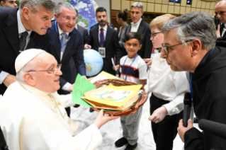 31-“Los niños encuentran el Papa - Aprendamos de los niños y niñas” 
