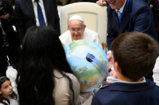 27-“Los niños encuentran el Papa - Aprendamos de los niños y niñas” 