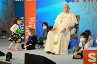 7-The Holy Father Francis opens the General States of Birth, an online initiative promoted by the Forum of Family Associations