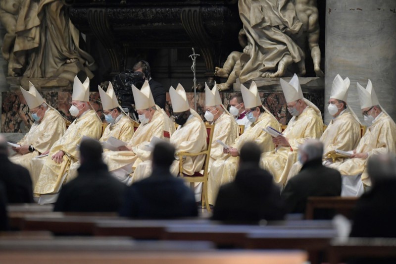 Cardenales, con mascarilla