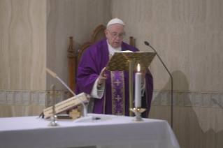 3-Misa celebrada por el papa Francisco de forma privada en la capilla de la Casa Santa Marta: <i>Dirigirse al Señor con nuestra verdad</i>