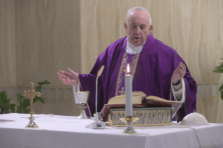 5-Misa celebrada por el papa Francisco de forma privada en la capilla de la Casa Santa Marta: <i>Dirigirse al Señor con nuestra verdad</i>