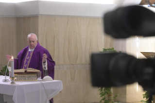 9-Misa celebrada por el papa Francisco de forma privada en la capilla de la Casa Santa Marta: <i>Dirigirse al Señor con nuestra verdad</i>