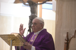 6-Misa celebrada por el papa Francisco de forma privada en la capilla de la Casa Santa Marta: <i>Dirigirse al Señor con nuestra verdad</i>