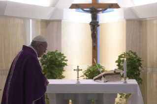 8-Misa celebrada por el papa Francisco de forma privada en la capilla de la Casa Santa Marta: <i>Dirigirse al Señor con nuestra verdad</i>