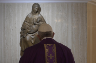 11-Misa celebrada por el papa Francisco de forma privada en la capilla de la Casa Santa Marta: <i>Dirigirse al Señor con nuestra verdad</i>