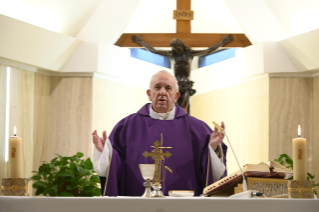 0-Misa celebrada por el papa Francisco de forma privada en la capilla de la Casa Santa Marta: <i>Fiarse de la misericordia de Dios</i>