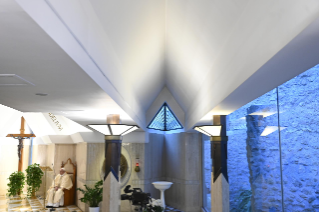 2-Misa celebrada por el papa Francisco de forma privada en la capilla de la Casa Santa Marta: <i>La mansedumbre y la ternura del Buen Pastor</i>