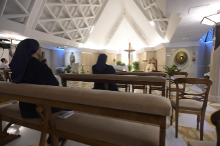 9-Misa celebrada por el papa Francisco de forma privada en la capilla de la Casa Santa Marta. <i>Todos tenemos un único Pastor: Jesús</i>