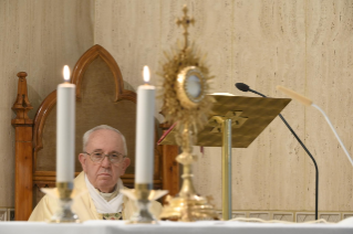 12-Messe quotidienne dans la chapelle de la résidence Sainte-Marthe : « L'Esprit Saint nous rappelle l’accès au Pére »