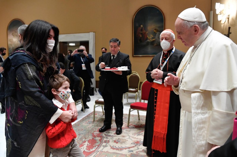 El Papa, una artista y su hijo