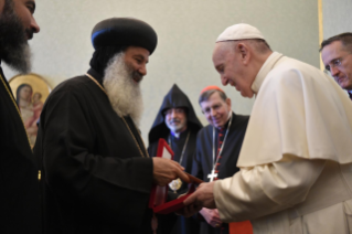 5-A una delegación de sacerdotes y monjes de las Iglesias ortodoxas orientales