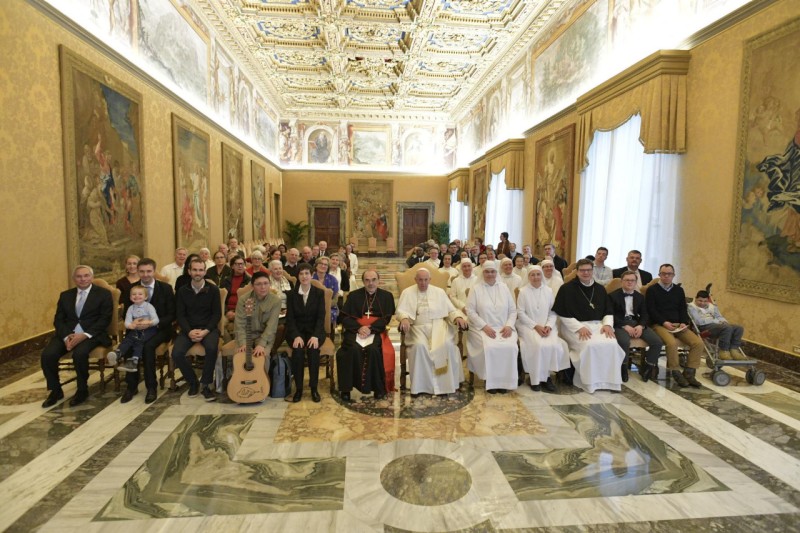 Papa en audiencia a miembros de obras de misericordia