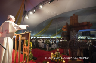 17-Viaje apostólico: Encuentro con el clero, los religiosos, las religiosas y los seminaristas