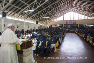 4-Apostolische Reise: Besuch im Elendsviertel von Kangemi