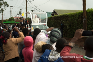 8-Apostolische Reise: Besuch im Elendsviertel von Kangemi