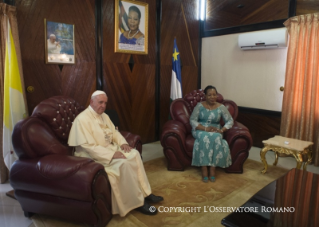 0-Viaggio Apostolico: Incontro con la Classe Dirigente e con il Corpo Diplomatico a Bangui