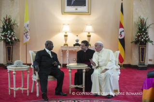0-Viaggio Apostolico: Incontro con le Autorità e il Corpo Diplomatico a Entebbe