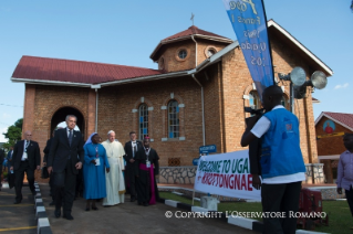 2-Viaje apostólico: Visita a la casa de caridad de Nalukolongo