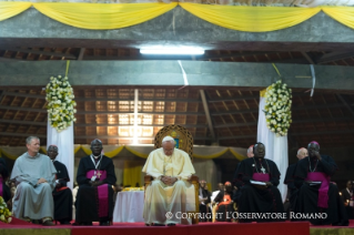 1-Apostolische Reise: Besuch in Munyonyo und Begrüßung der Katechisten und Lehrer 