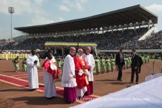 4-Viaje apostólico: Santa Misa en el Estadio del Complejo deportivo Barthélémy Boganda