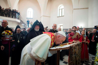 4-Viaje apostólico a Armenia: Visita a la Catedral católica armenia de los Santos Mártires de Gyumri