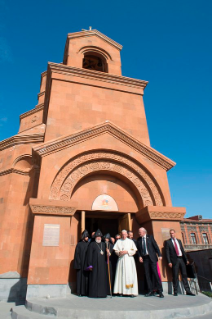 8-Viaje apostólico a Armenia: Visita a la Catedral católica armenia de los Santos Mártires de Gyumri