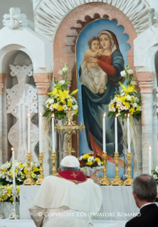 3-Viaje apostólico a Armenia: Visita a la Catedral católica armenia de los Santos Mártires de Gyumri