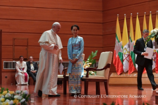 6-Viaggio Apostolico in Myanmar: Incontro con le Autorità, con la Società civile e con il Corpo Diplomatico  