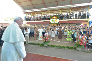 6-Apostolische Reise nach Peru: Besuch im Kinderheim "Der kleine Prinz"