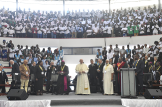 5-Viaggio Apostolico in Mozambico: Incontro interreligioso con i Giovani  