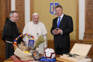 2-Viagem Apostólica à Romênia: Encontro com as Autoridades, a Sociedade Civil e o Corpo Diplomático