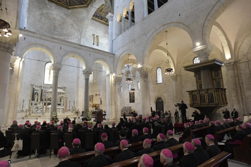 El Papa, en la catedral de Bari