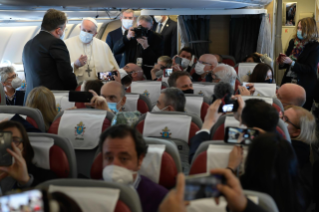 6- Apostolische Reise in den Irak: Grußworte an die Journalisten auf dem Flug in den Irak