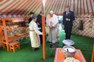1-Voyage apostolique en Mongolie : Rencontre avec les évêques, les prêtres, les missionnaires, les personnes consacrées et les agents pastoraux 