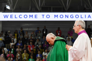 11-Viaggio Apostolico in Mongolia: Santa Messa all’interno della “Steppe Arena” 