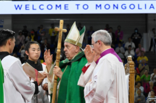 29-Voyage apostolique en Mongolie : Messe au Steppe Arena 