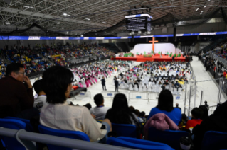 37-Voyage apostolique en Mongolie : Messe au Steppe Arena 