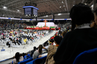 31-Voyage apostolique en Mongolie : Messe au Steppe Arena 