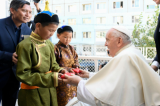 6-Voyage apostolique en Mongolie : Rencontre avec les travailleurs de la charité et inauguration de la Maison de la Miséricorde 