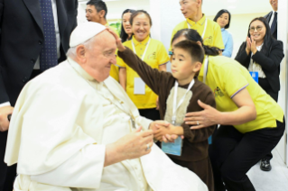 7-Viaje apostólico a Mongolia: Encuentro con los operadores de la caridad e inauguración de la Casa de la Misericordia