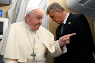 0-Viagem Apostólica à Mongólia: Coletiva de Imprensa do Santo Padre no voo de regresso a Roma