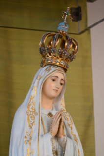 1-Viaggio Apostolico in Portogallo: Preghiera del Santo Rosario con i giovani ammalati  